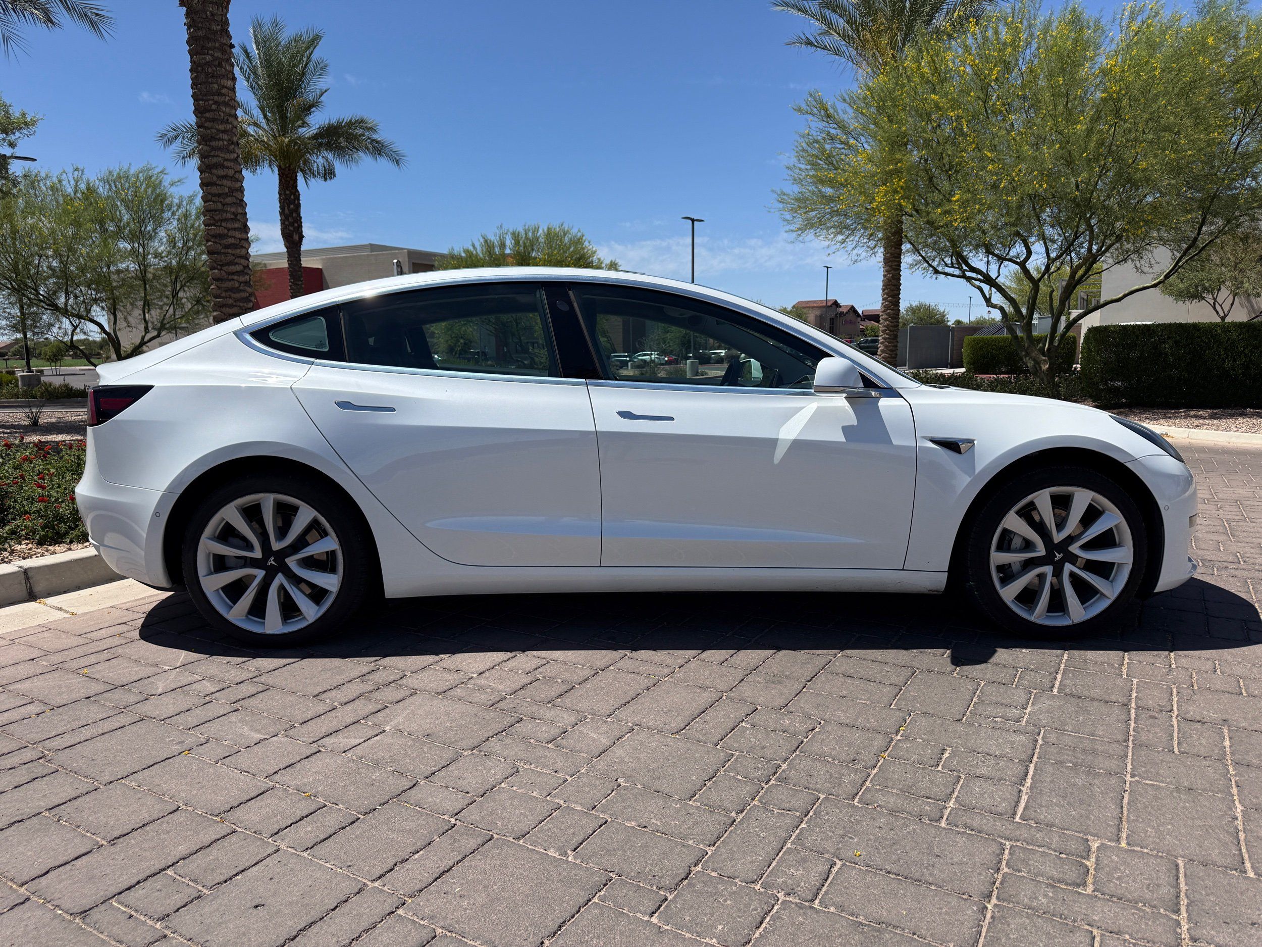 tesla model 3 2020 5YJ3E1EAXLF634394 image tesla model 3 2020 5YJ3E1EAXLF634394 image